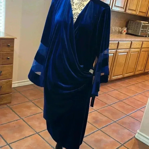 NWT R&M Richard’s 22W formal dress with flair sleeves and rhinestones on waist - Picture 9 of 11